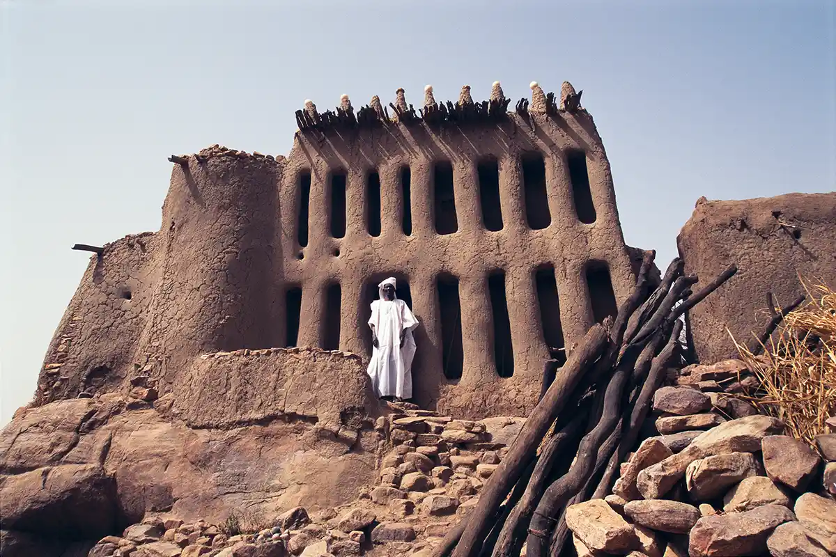 Binu shrine near Arou-by-Ibi Binu shrine near Arou-by-Ibi