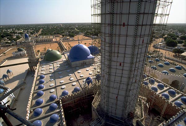 Renovations of the minaret, Great Mosque of Touba