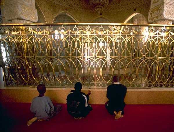 Pilgrims at mausoleum of Cheikh Amadou Bamba, Touba Mosque