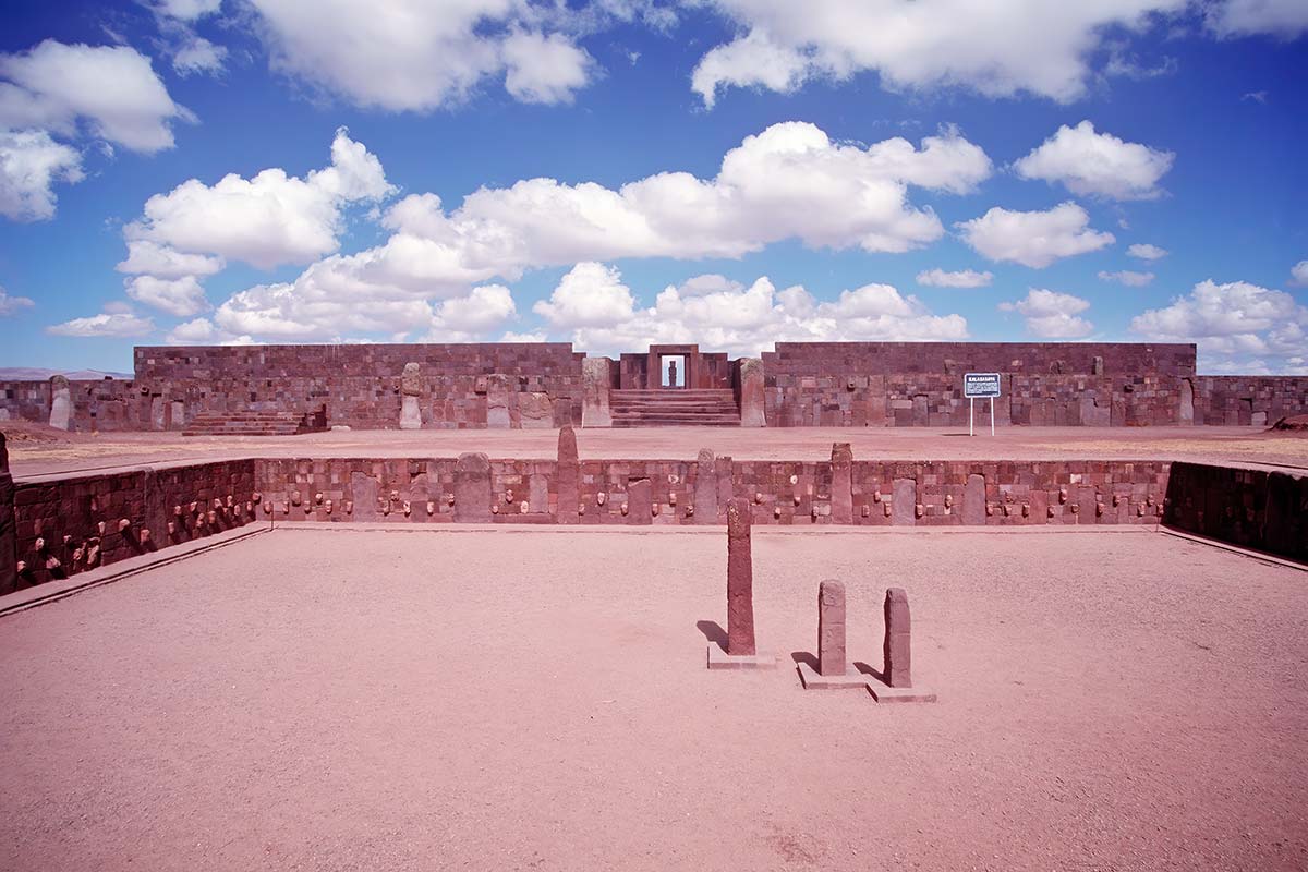 Sunken temple with the entrance to the Kalasasaya temple in the background