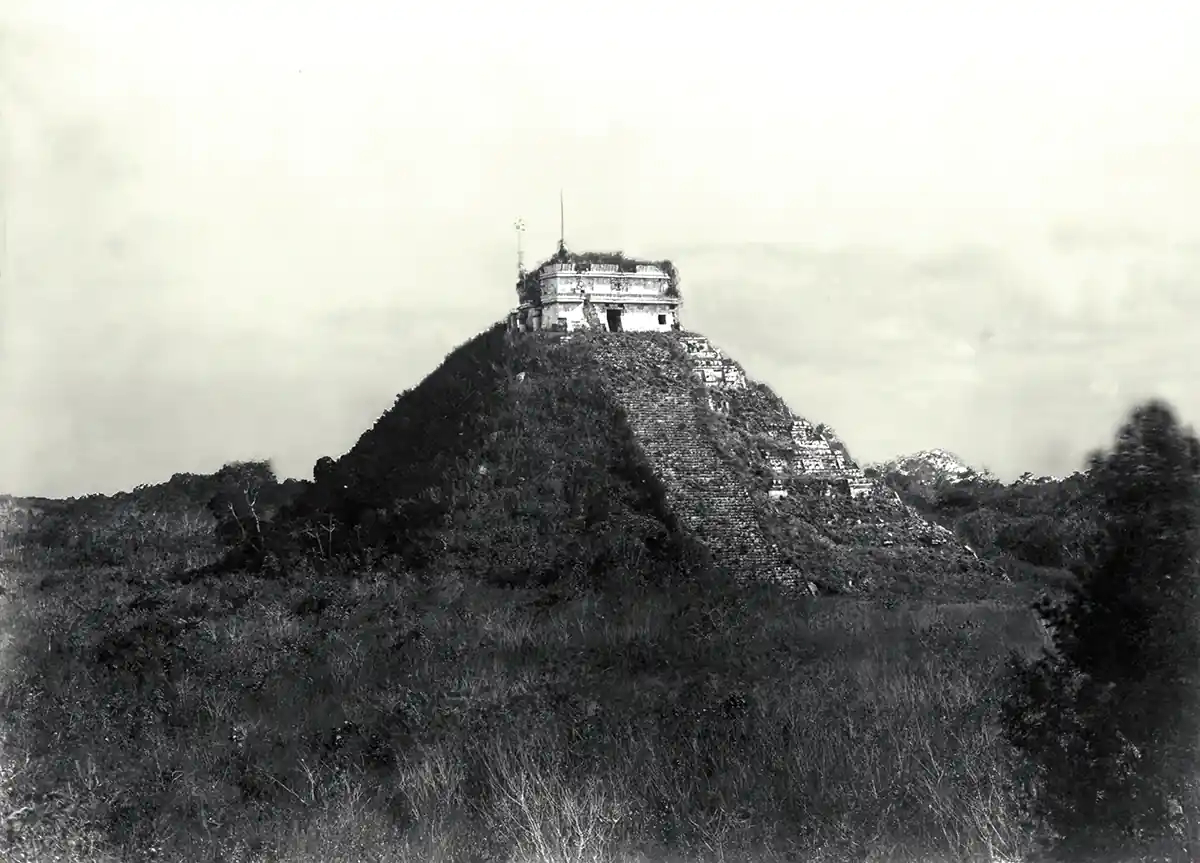 The 'El Castillo' pyramid before its archaeological reconstruction (Teobert Maler, 1892) The 'El Castillo' pyramid before its archaeological reconstruction (Teobert Maler, 1892)