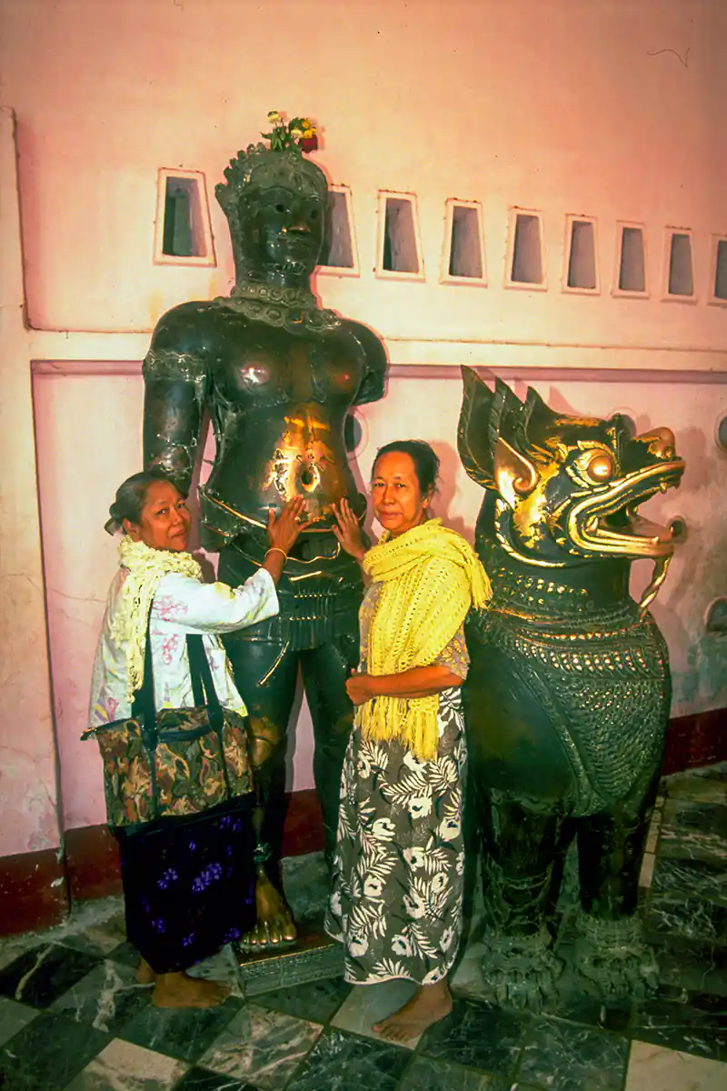 Miraculous healing statues, Maha Muni Shrine, Mandalay, Myanmar (Burma) Miraculous healing statues, Maha Muni Shrine, Mandalay, Myanmar (Burma)