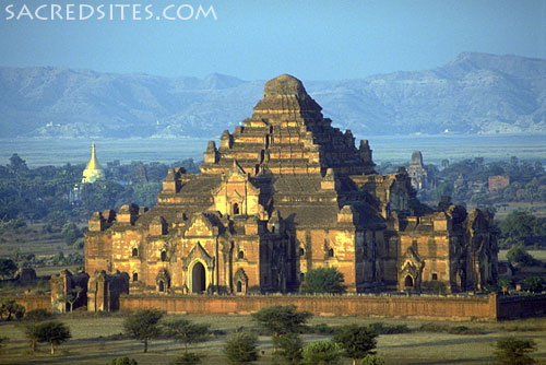 he Temple of Dhammayangyi, Bagan, Burma