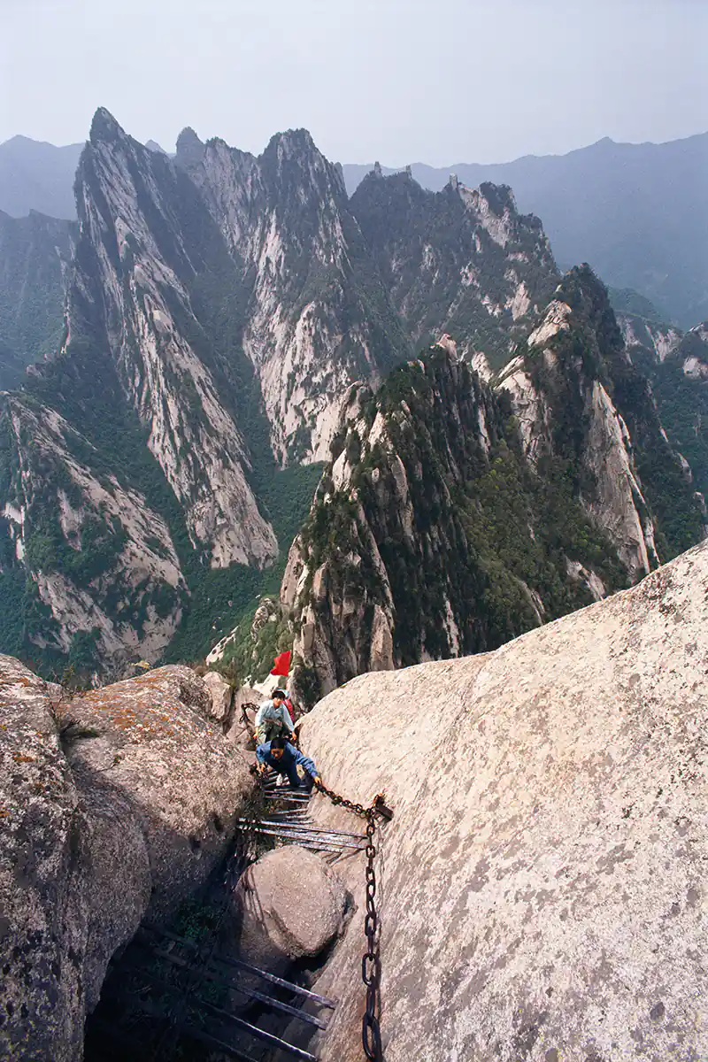Pilgrims climbing Mount Hua Shan, China Pilgrims climbing Mount Hua Shan, China