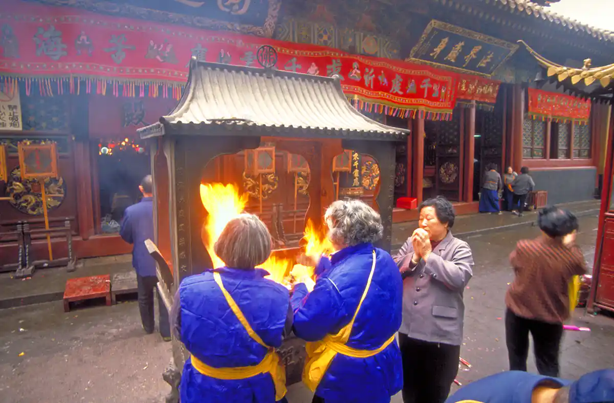 Pilgrims preparing to enter Puji Si temple, Pu Tuo Shan, China Pilgrims preparing to enter Puji Si temple, Pu Tuo Shan, China