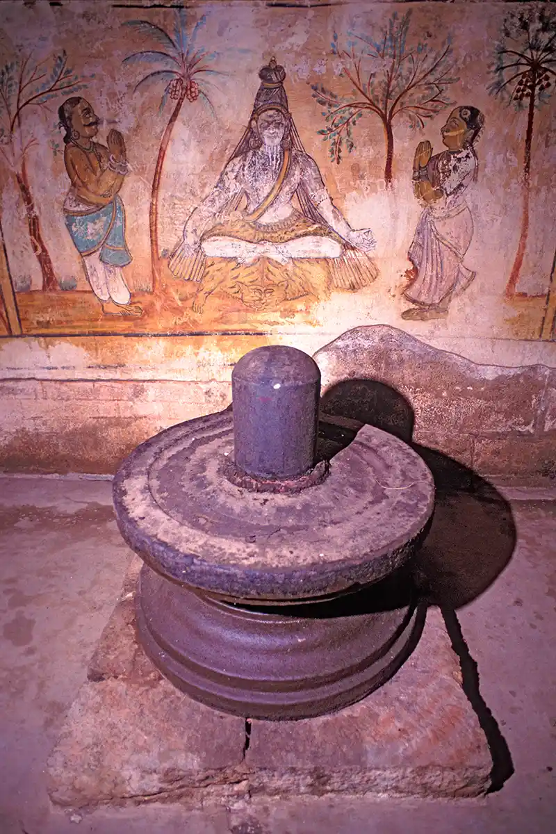 Shiva Linga and painting of Shiva, Tanjore temple Tamil Nadu, India