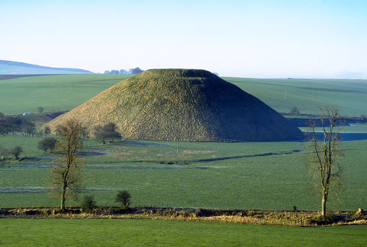 Silbury Hill, Avebury Neolithic complex, England Silbury Hill, Avebury Neolithic complex, England