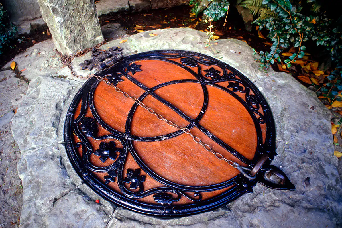 Cover of the Chalice Well, with Vesica Pisces, Glastonbury, England Cover of the Chalice Well, with Vesica Pisces, Glastonbury, England