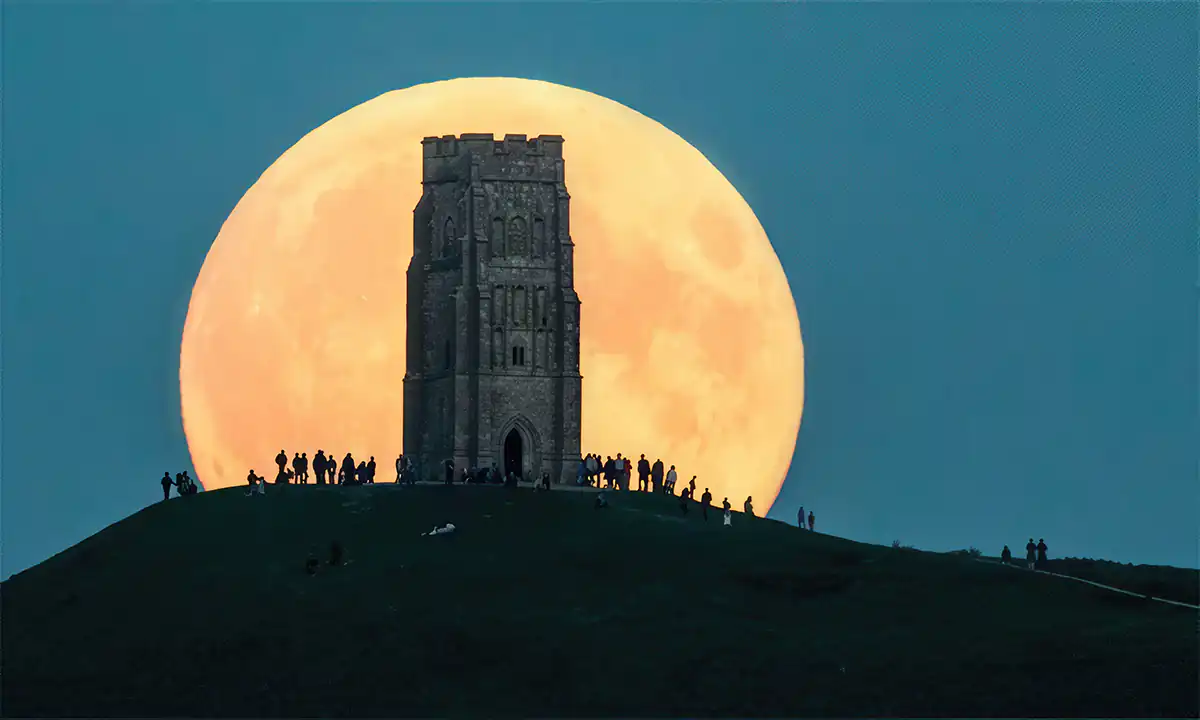 A 'supermoon' rises behind Glastonbury Tor, Somerset, in 2015. <br>(Photograph: Matt Cardy/Getty Images) A 'supermoon' rises behind Glastonbury Tor, Somerset, in 2015.