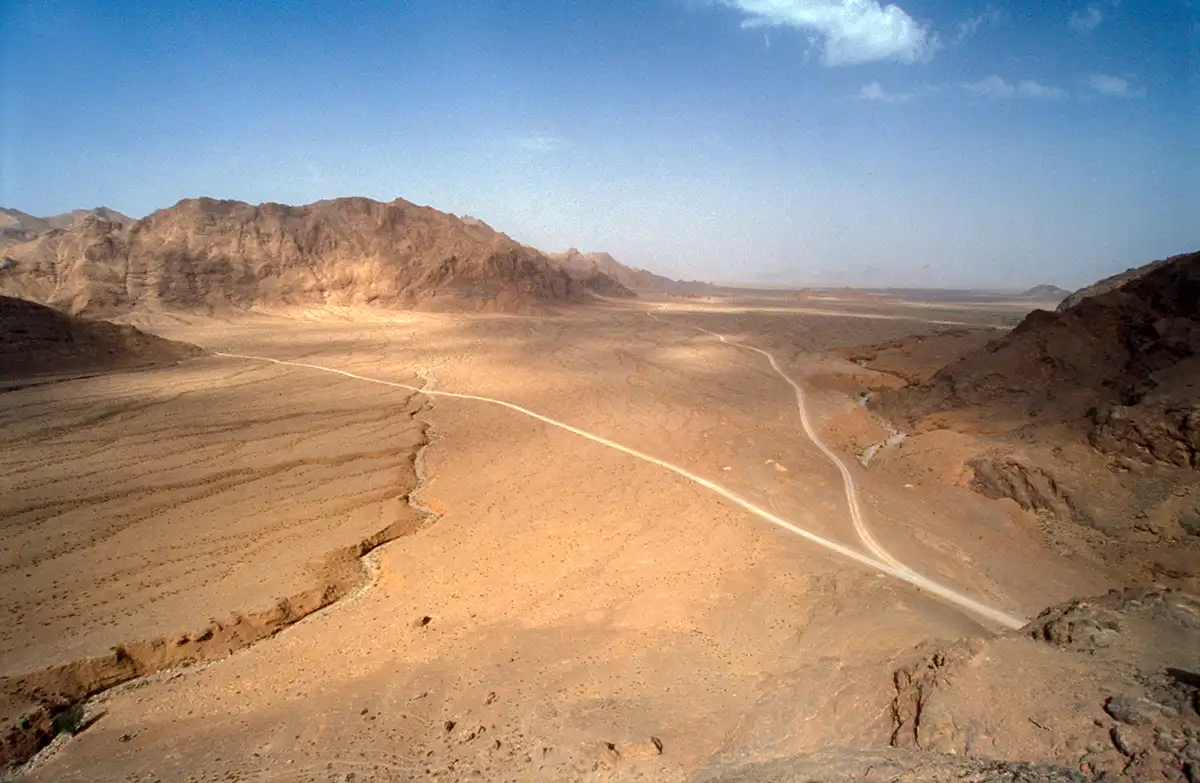 Approach through the great desert to Chak Chak Approach through the great desert to Chak Chak