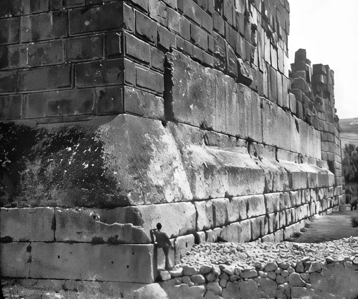 Great foundation stones at Baalbek Great foundation stones at Baalbek