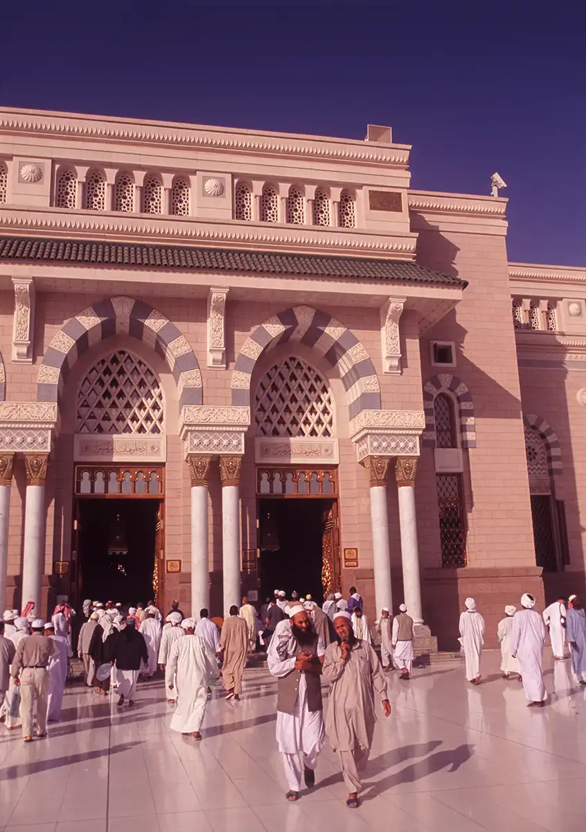 Pilgrims entering the Prophet’s Mosque, Medina Pilgrims entering the Prophet’s Mosque, Medina