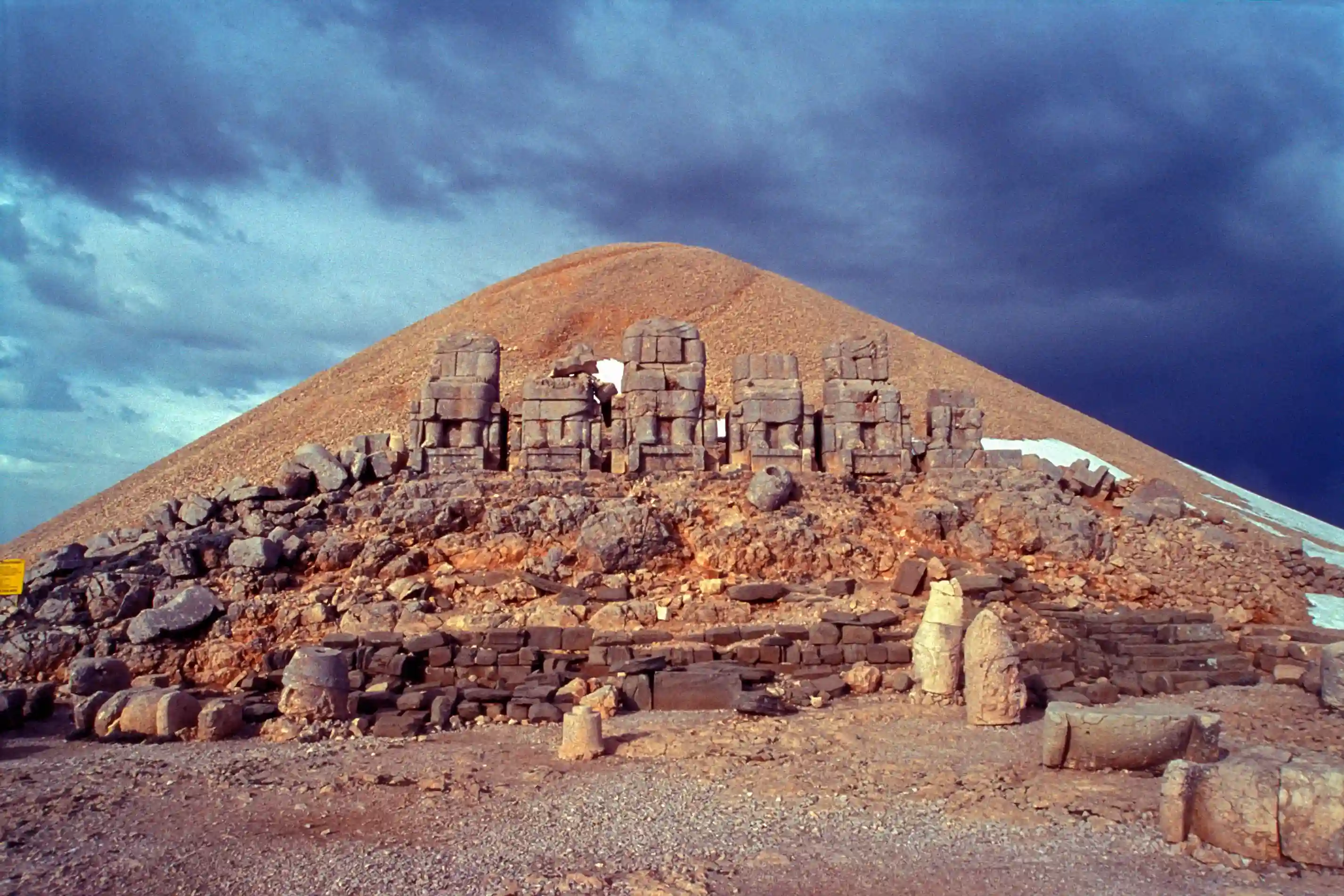 The strange peak of Nemrut Dagi The strange peak of Nemrut Dagi