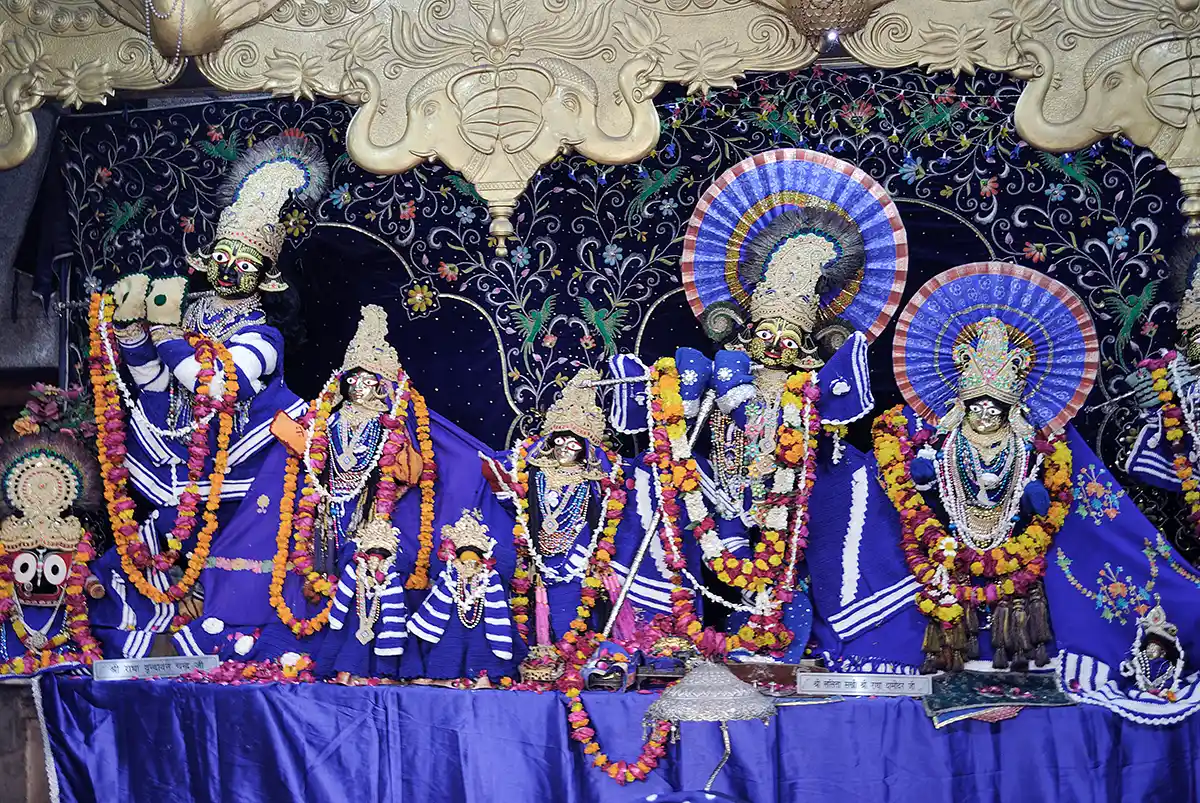 Krishna, Radha and dancing Gopis, Vrindavan Krishna, Radha and dancing Gopis, Vrindavan