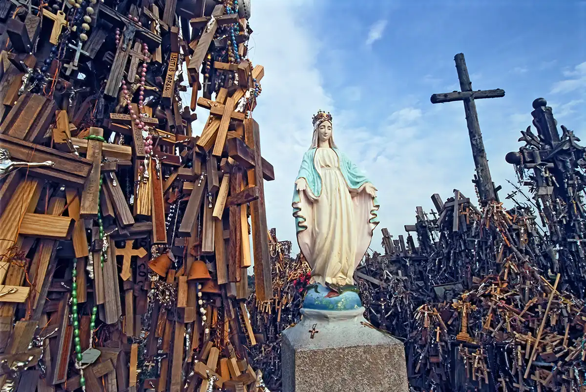 Hill of Crosses Mary Statue, Siauliai